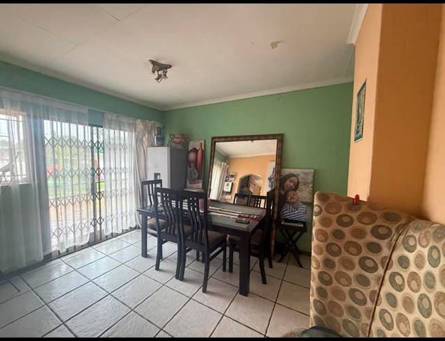 4 BEDROOM HOUSE FOR SALE IN ROOIHUISKRAAL